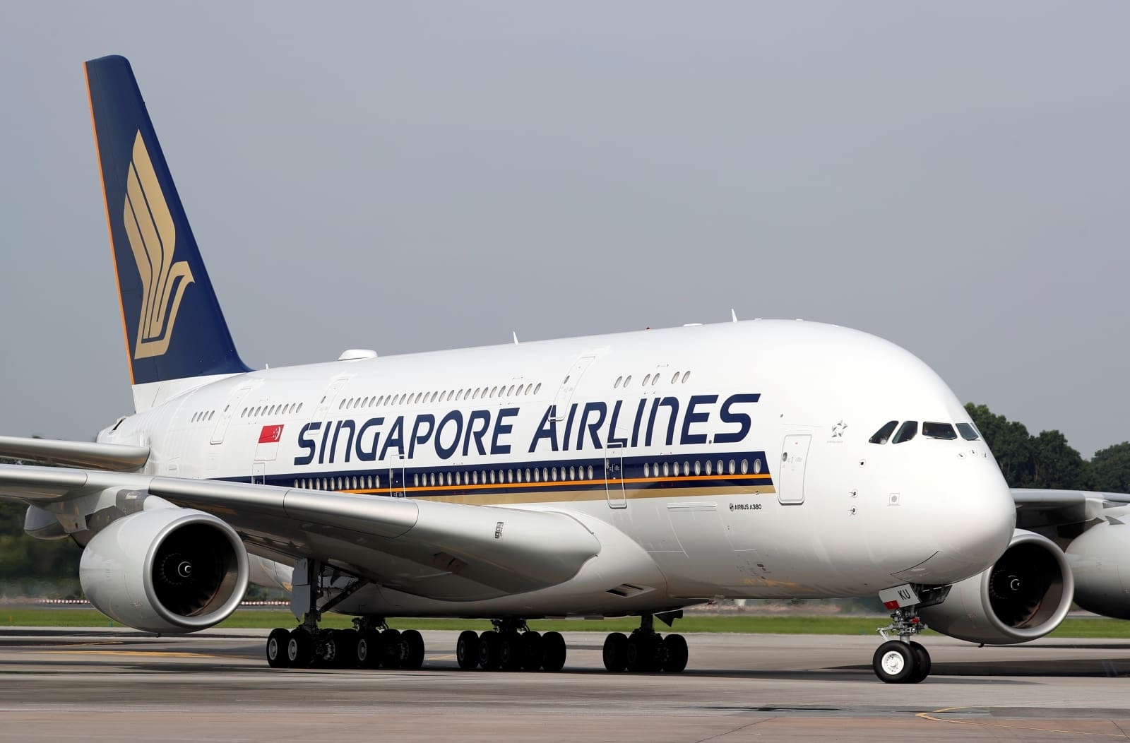 One dead, 30 injured as Singapore Airlines hit by severe turbulence