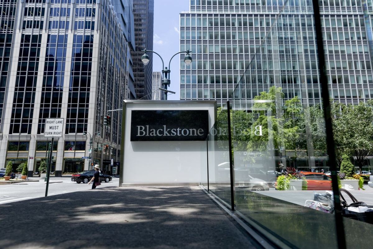 The Rise of Blackstone: Sweetening the Deal in Response to REITs' Model Disruption