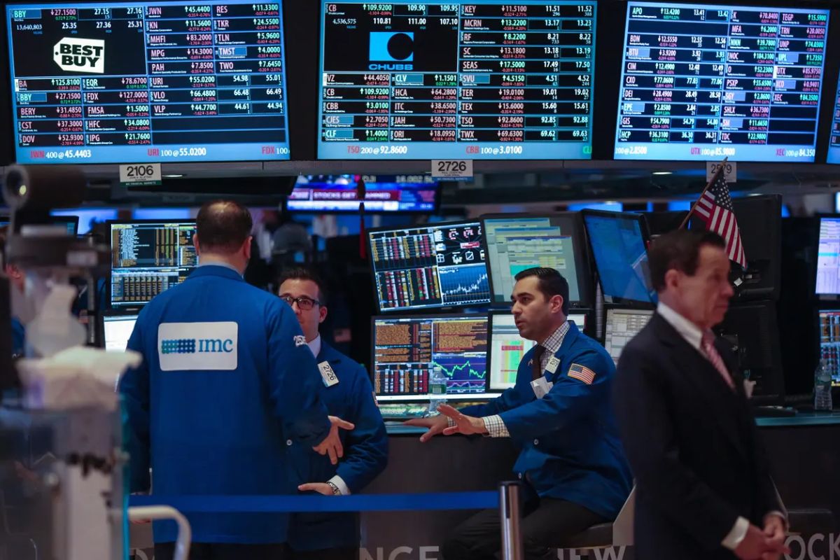 Global traders flood American markets, looking for safety