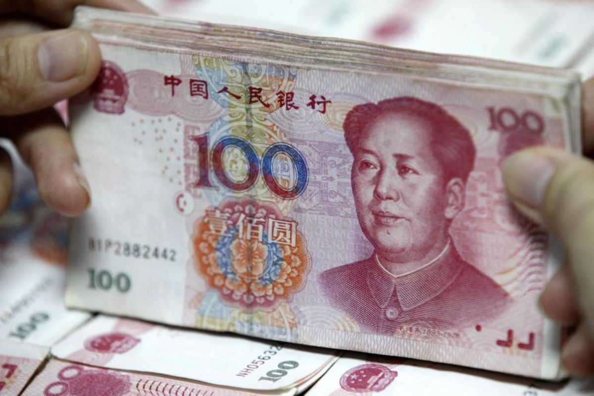 Sanctions Risk Halts Russia's Embrace of the China's Yuan