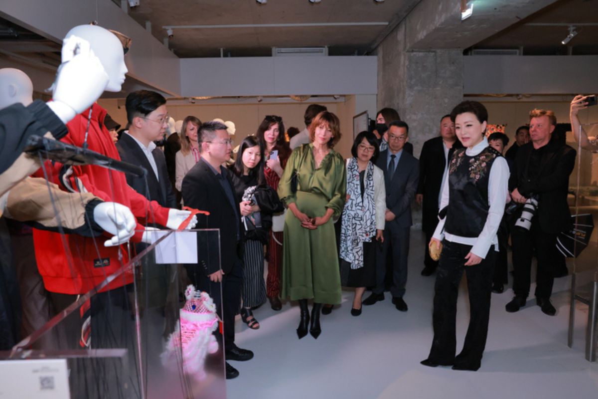 The Fusion of Cultures: Chinese Textile Artistry Takes French Fashion by Storm