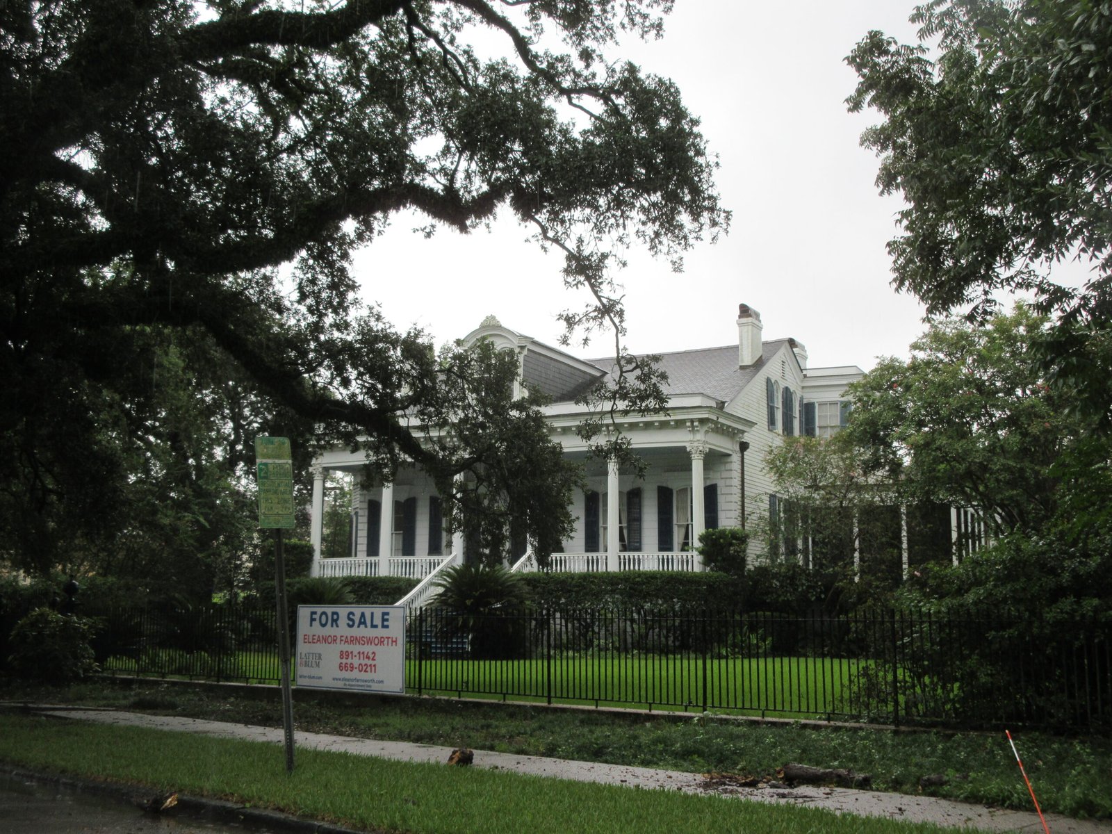A "for sale" sign in front of a house, representing homebuyers navigating rising mortgage rates
